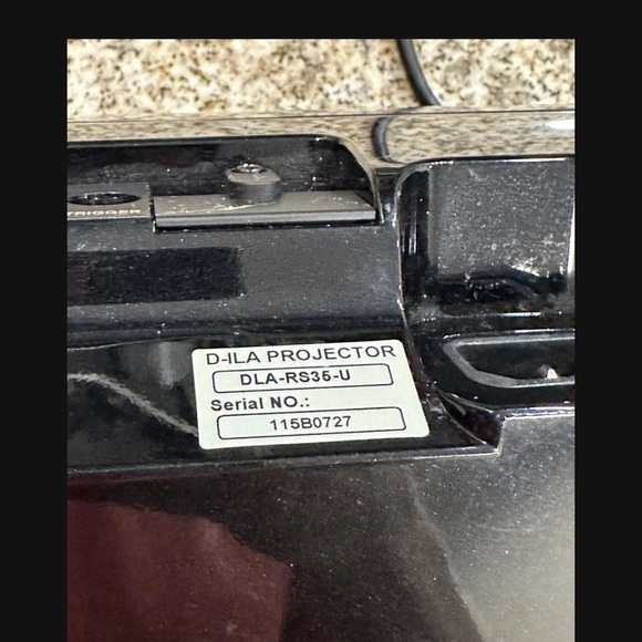 JVC Professional DLA-RS35-U Home Cinema Projectorw remote - Picture 9 of 9